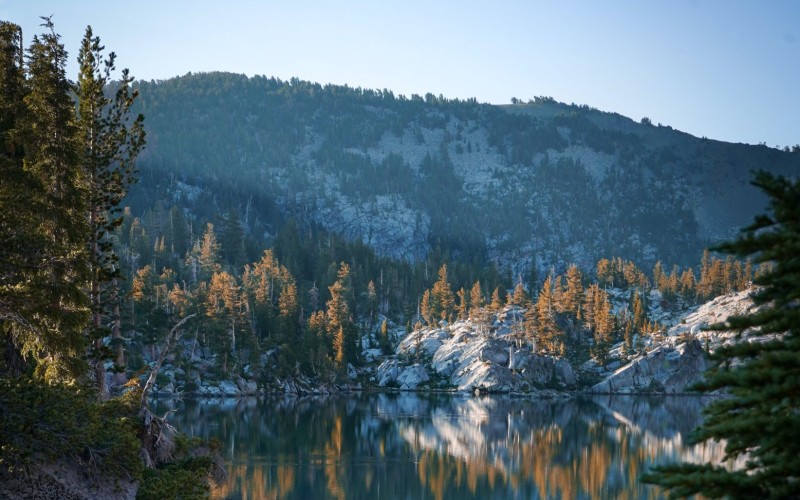 Calming mountain and lake view representing an ethical culture